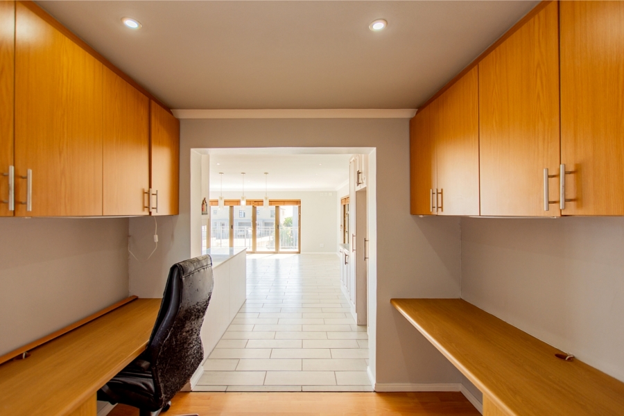 7 Bedroom Property for Sale in Myburgh Park Western Cape